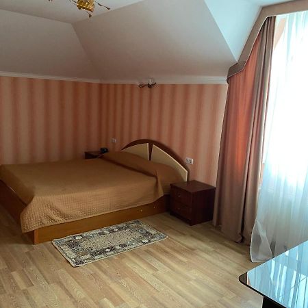 Гостинний Маєток Hotel Myla Exterior photo