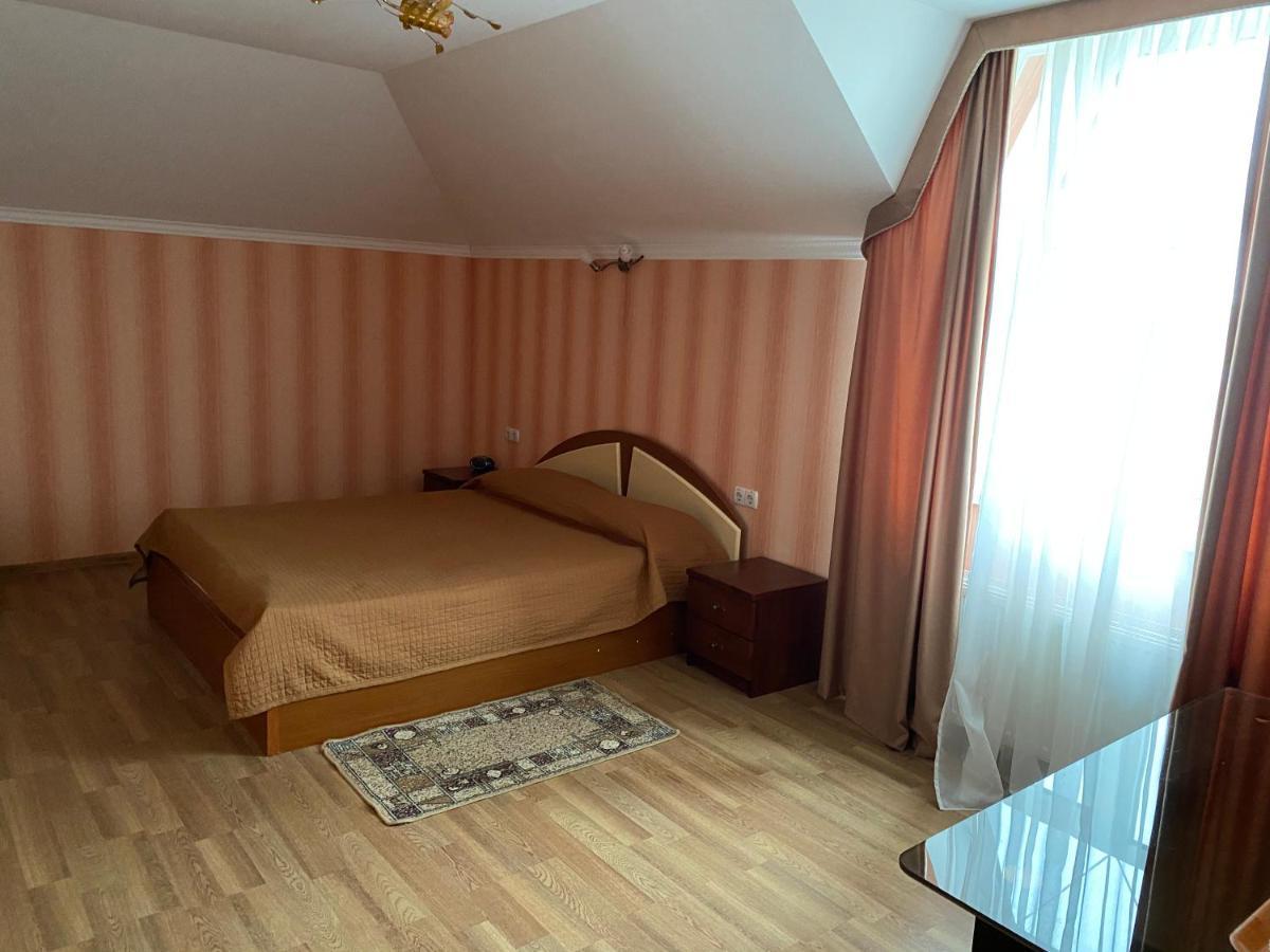 Гостинний Маєток Hotel Myla Exterior photo