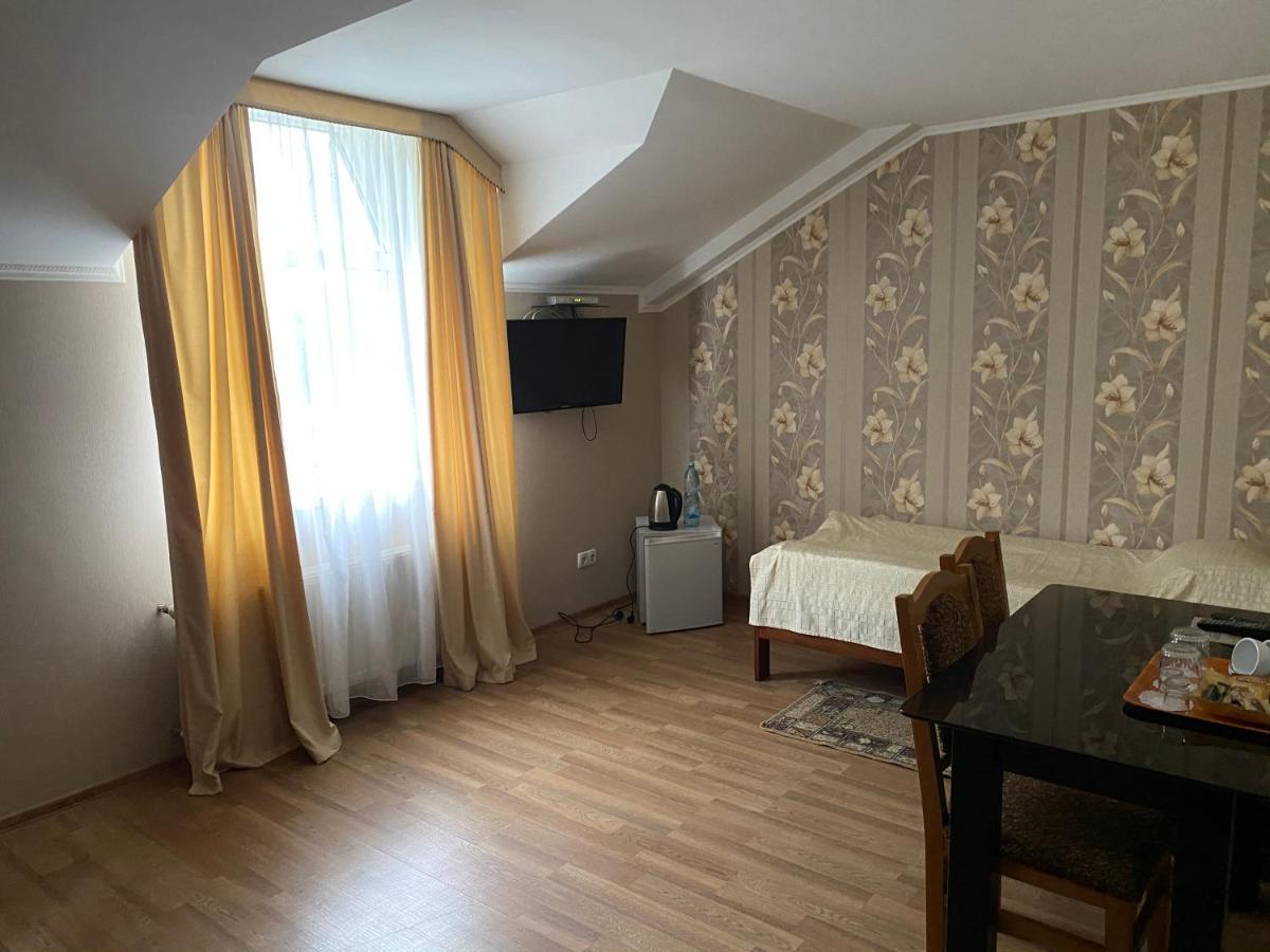 Гостинний Маєток Hotel Myla Exterior photo